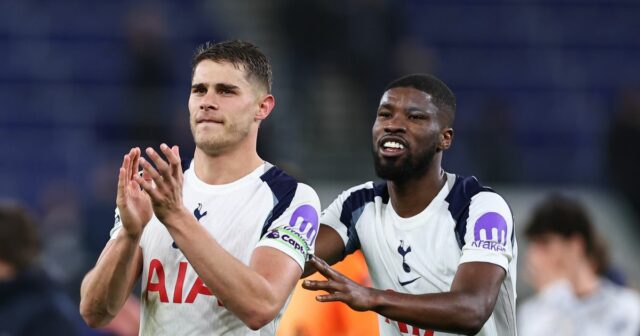 Micky Van Venovi a Kevi Danovi O Tottenhamovi (foto s Robbe Jayom Jayom Jayom - AMA/ Getty Images)