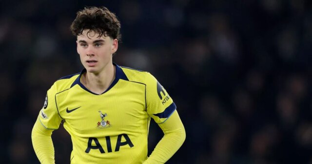 Tottenham predpovedal tím vs Nottingham Forest - Dve zmeny v Archie Gray v akcii počas zápasu Ligy majstrov UEFA medzi Parížom Saint Germain a Tottenhamom Hotspur v Parc des Princes