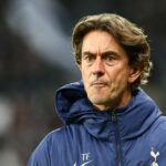Thomas Frank z Tottenhamu Hotspur sa pozerá