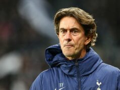 Tottenham uštedril dvojnásobnú ranu zraneniu v súboji Ligy majstrov so Slaviou Praha Thomas Frank z Tottenhamu Hotspur sa pozerá