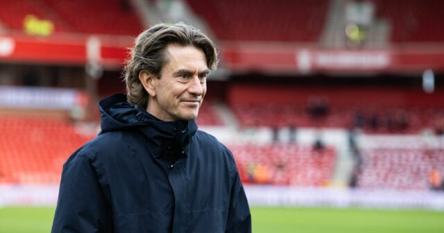 Tottenham „povedal, že zaplatí 70 miliónov libier“ za gólový stroj, Manažér Tottenhamu Thomas Frank sa pozerá pred zápasom Premier League proti Nottinghamu Forest