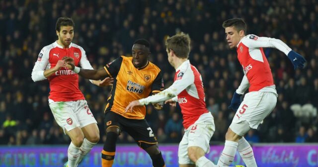 Mathieu Flamini z Arsenalu počas opakovania 5. kola Emirates FA Cup medzi Hull City a Arsenalom na štadióne KC 8. marca 2016 v Hull v Anglicku