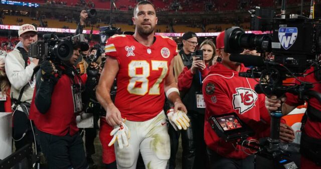 Travis Kelce stúpa na zoznam všetkých recepcií NFL počas váženia výstupu
