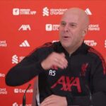 Tréner Liverpoolu Arne Slot hovorí, že Mo Salah si to „zaslúži“, keďže sa v Saudskej Arábii rokuje o prestupe