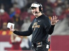 Tréner USC Lincoln Riley obviňuje Notre Dame z ukončenia legendárneho súperenia Tréner USC Lincoln Riley obviňuje Notre Dame z ukončenia legendárneho súperenia