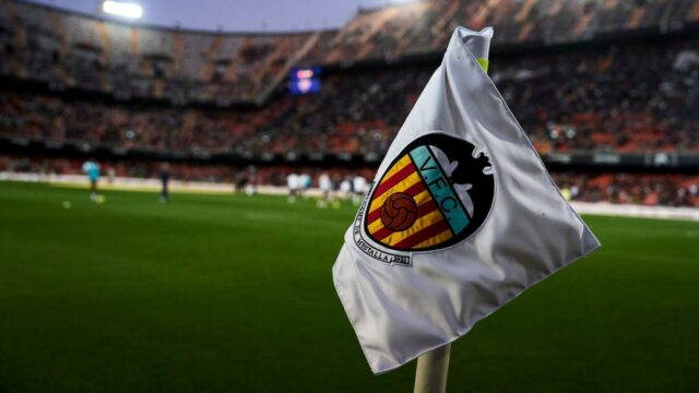 Tréner Valencie Fernando Martin zomrel pri nehode člna v Indonézii
