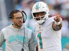 Tréner delfínov premýšľa o lavičke Tua Tagovailoa uprostred zápasov QB Tréner delfínov premýšľa o lavičke Tua Tagovailoa uprostred zápasov QB