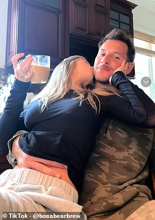 Trump milujúca hviezda NFL Nick Bosa tvrdo začína románik s Nick Bosa tvrdo odštartoval svoj románik s modelkou Ellou Ailiffovou