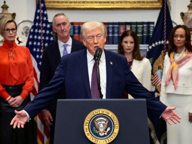 Trump oznámil novú dohodu s farmaceutickými spoločnosťami o znížení cien Trump oznámil novú dohodu s farmaceutickými spoločnosťami o znížení cien liekov | Správy o zdraví