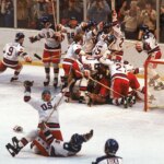 Trump uctí americký tím „Miracle on Ice“ počas podpisu Kongresového zákona o medaile