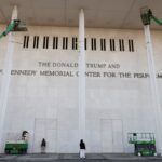 Trumpovo meno pridané na exteriér Kennedyho centra deň po hlasovaní o premenovaní | Správy Donalda Trumpa
