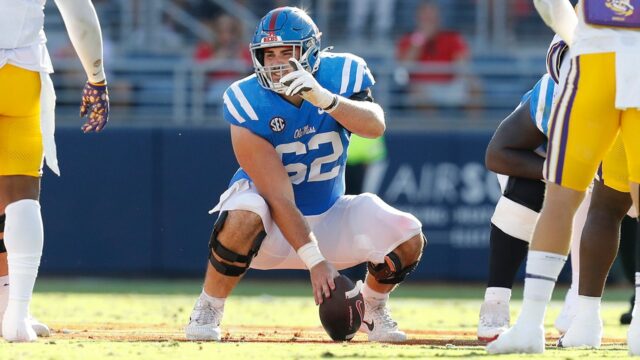 Tvrdenie Lane Kiffina hráči požiadali školu, aby ho nechala vyvrátiť tréner Ole Miss
