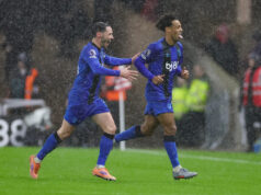 Tyler Adams zo 45 yardov absolvuje čudne príjemný víkend pre nádeje USMNT World Cup SUNDERLAND, ANGLICKO - 29. NOVEMBRA: Tyler Adams z Bournemouthu oslavuje strelenie druhého gólu svojho tímu s Adamom Smithom zblízka počas zápasu Premier League medzi Sunderlandom a Bournemouthom na Stadium of Light 29. novembra 2025 v anglickom Sunderlande. (Foto Lee Parker – CameraSport cez Getty Images)