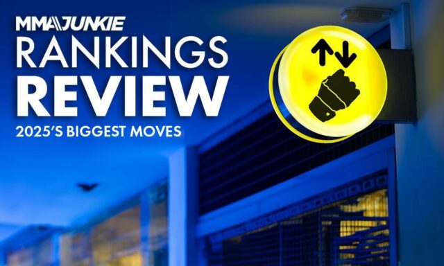 Alex Pereira (modré rukavice) reaguje po zápase proti Magomedovi Ankalaevovi (červené rukavice) počas UFC 320 v T-Mobile Arene.