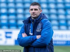 Ukážka: Kris Doolan „odskok“ by mohol dať Kilmarnockovi dilemu pri hľadaní nového šéfa Manažér správcu Kilmarnocku Kris Doolan pripravuje svojich hráčov na zápas proti Falkirku