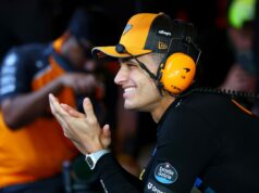 Uplakaný Lando Norris po víťazstve v šampionáte jazdcov F1 2025 Lando Norris po Veľkej cene Abú Zabí - Zdroj: Getty