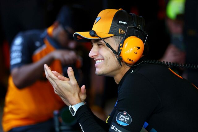 Uplakaný Lando Norris po víťazstve v šampionáte jazdcov F1 2025 Lando Norris po Veľkej cene Abú Zabí - Zdroj: Getty