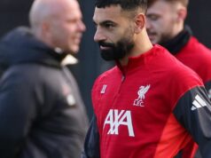 V Liverpoole sa objavujú možnosti pre Arne Slot a prestupové destinácie Mo Salah Holandský manažér Liverpoolu Arne Slot (R) sa 8. decembra 2025 zúčastňuje tímového tréningu na ich tréningovom ihrisku v Kirkby, Liverpool, severozápadné Anglicko, v predvečer ich futbalového zápasu Ligy majstrov UEFA, ligovej fázy proti Interu Miláno v Miláne.