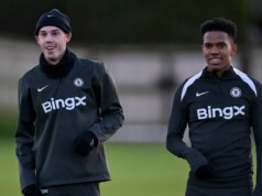 V tábore Colea Palmera sa v štvorslovnom posolstve Leeds United objavila správa z tímu Chelsea Cole Palmer a Estevao Willian z Chelsea počas tréningu na Chelsea Training Ground 2. decembra 2025 v Cobhame v Anglicku