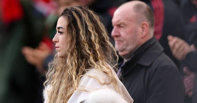 Rute Cardoso, manželka bývalého hráča Liverpoolu a Wolverhamptonu Wanderers, Diogo Jota sa pozerá pred zápasom Premier League medzi Liverpoolom a Wolverhampton Wanderers.