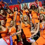 Vedec NBC Sports Robbie Earle počas zápasu Premier League medzi Wolverhampton Wanderers a Manchester City v Molineux 16. augusta 2025 v anglickom Wolverhamptone.