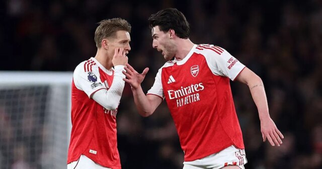 Verdikt kapitána Arsenalu vydaný, keď Martin Odegaard podporil po chválospeve Hviezdy Arsenalu Martin Odegarard a Declan Rice