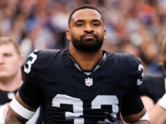 Veteráni NFL sa dostali do vášnivej potýčky v zápase Raiders-Giants Veteráni NFL sa dostali do vášnivej potýčky v zápase Raiders-Giants