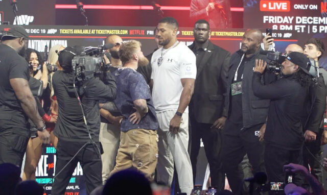 Video: Jake Paul sa posmieva Anthonymu Joshuovi počas vhadzovania na Download app from appStore