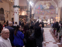 Video: Kresťania v Gaze oslavujú prvé Vianoce od krehkej dohody o prímerí | Náboženstvo Video: Kresťania v Gaze oslavujú prvé Vianoce od krehkej dohody o prímerí | Náboženstvo