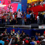 Video: 'Otroci, nikdy!' Venezuelský prezident Maduro sa zhromaždil uprostred napätia v USA | Protesty