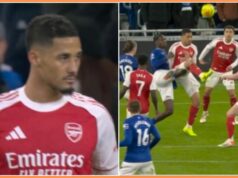 Video penaltového incidentu Williama Lintasa počas zápasu Everton vs Arsenal William Saliba v akcii za Arsenal