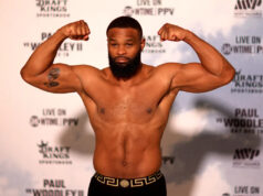 Video výsledkov váženia Jake vs. Joshua: Tyron Woodley ťažší ako Anderson Silva na hlavnej udalosti Netflix Download app from appStore