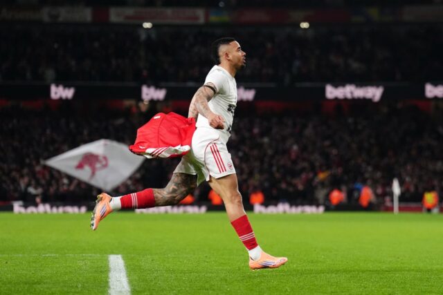 Viktor Gyokeres by mal z Arsenalu vypadnúť, hovorí Jamie Carragher Ježišov neskorý gól bol najlepší v noci, keď Gunners položili latku svojim rivalom o titul (AP)