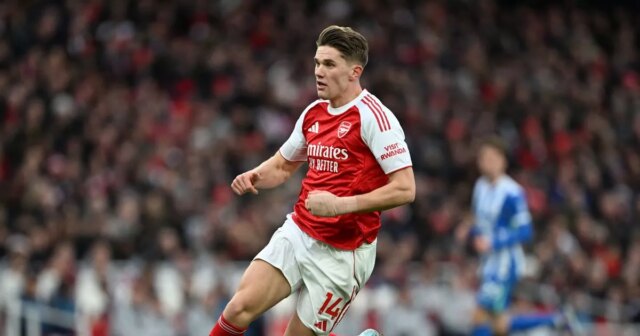 Viktor Gyokeres ponúkol pomoc Garyho Linekera a Alana Shearera uprostred Gary Lineker ponúkol Viktorovi Gyokeresovi niekoľko rád