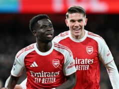 Viktor Gyokeres vynáša brutálne úprimný verdikt o forme Arsenalu po geste Bukayo Saka Bukayo Saka a Viktor Gyokers