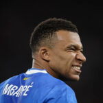 PIRAEUS, GRÉCKO – 26. NOVEMBRA: Kylian Mbappe z Realu Madrid oslavuje strelenie štvrtého gólu jeho a jeho spoluhráčov počas zápasu fázy MD5 Ligy majstrov UEFA 2025/26 medzi Olympiacos FC a Real Madrid CF na štadióne Georgios Karaiskakis 26. novembra 2025 v Pireus, Grécko. (Foto: Alex Pantling – UEFA/UEFA cez Getty Images)