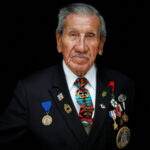 Vo veku 101 rokov zomrel posledný indiánsky veterinár v deň D druhej svetovej vojny Charles Shay Domorodé práva