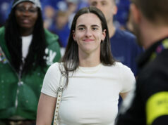 Vrchná fanynka Caitlin Clarková brutálne utláčala kolty po tom, čo objasnila priznanie podpory pre Hoosiers na štadióne Lucas Oil Caitlin Clark zverejňuje snímku majstrovského zápasu Big Ten na štadióne Lucas Oil. Kredit: Clark/IG