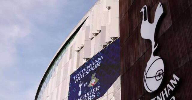 Celkový pohľad mimo štadióna pred zápasom tretieho kola Carabao Cupu medzi Tottenhamom Hotspur a Doncaster Rovers na štadióne Tottenham Hotspur. 