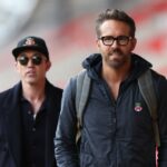 Spolumajitelia Wrexhamu Rob Mac a Ryan Reynolds na Racecourse Ground