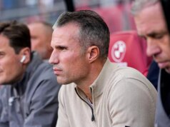 Všetko, čo poznáme ako Wrexham „pripravený bojovať“ Robin van Persie o nový podpis Robin van Persie alebo Feyenoord