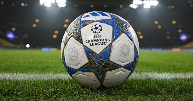 Detailný pohľad na zápasovú loptu Ligy majstrov UEFA na štadióne pred zápasom fázy MD5 Ligy majstrov UEFA 2025/26 medzi Borussiou Dortmund a Villarreal CF na BVB Stadion Dortmund 25. novembra 2025 v nemeckom Dortmunde. 