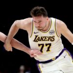 Vzhľad Lakers: Nick Smith Jr. žiari s Austinom Reavesom bokom