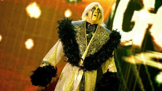 WWE upustila od hlavnej referencie Dustina Rhodesa (fka Goldust).
