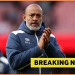 Ellis Simms z Coventry City a Rob Dickie z Bristol City počas zápasu Sky Bet Championship medzi Coventry City a Bristol City na...