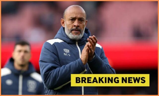 Ellis Simms z Coventry City a Rob Dickie z Bristol City počas zápasu Sky Bet Championship medzi Coventry City a Bristol City na...