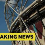 Callum Wilson z West Hamu United oslavuje so spoluhráčom Luisom Guilhermom po tom, čo strelil prvý gól svojho tímu počas zápasu Premier League medzi...