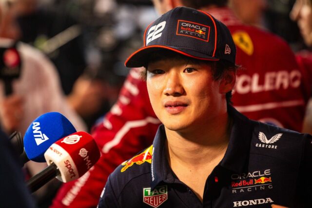 Yuki Tsunoda poskytuje rozhovor na Veľkej cene Kataru F1 - Zdroj: Getty
