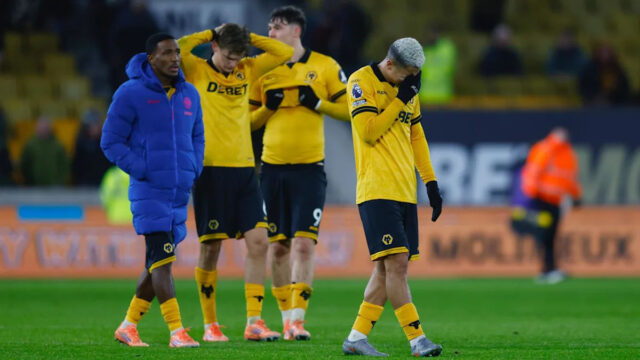 Grafika zobrazujúca tímy s najmenším počtom bodov v Premier League na Vianoce (Sheffield United dva v sezóne 2020-21, Sunderland päť v rokoch 2005-06, Sheffield Wednesday šesť v rokoch 1999-2000 a Southampton šesť v sezóne 2024-25)