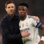 Xabi Alonso naráža na nespravodlivé zaobchádzanie s Realom Madrid kvôli rozhodnutiu o penaltovom rozhodnutí Viniciusa Jr